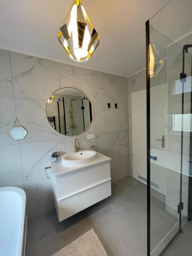 Luxus Apartment Am Fremersberg - Zentral - Mit Sauna & Badewanne Baden-Bade Exterior foto